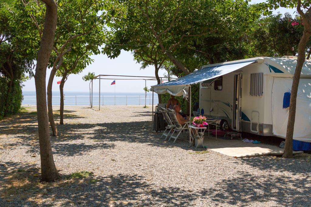 Camping La Focetta Sicula Сант'Алессіо-Сікуло Екстер'єр фото