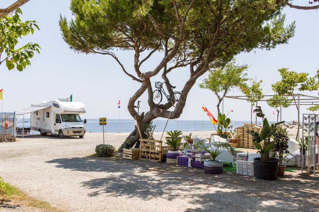 Camping La Focetta Sicula Сант'Алессіо-Сікуло Екстер'єр фото